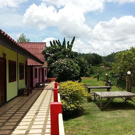 Umphangburi Resort Exterior foto