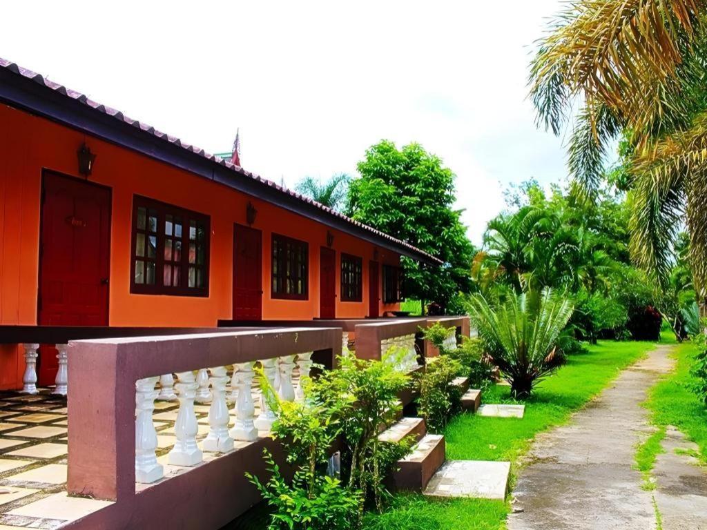 Umphangburi Resort Exterior foto