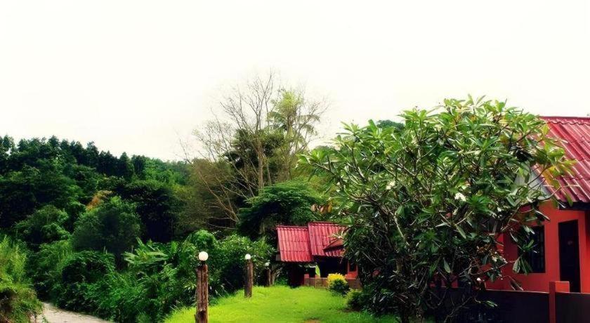 Umphangburi Resort Exterior foto